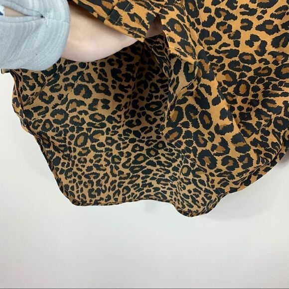 🐆Time and Tru cheetah button up size small CUTE (J1) - Picture 4 of 10